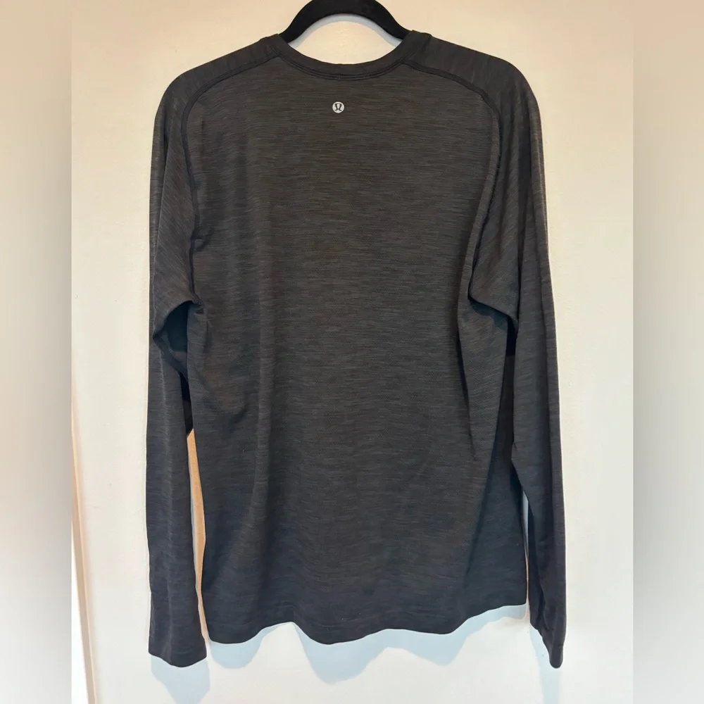 lululemon athletica Charcoal Long Sleeve Tee - Picture 2 of 5